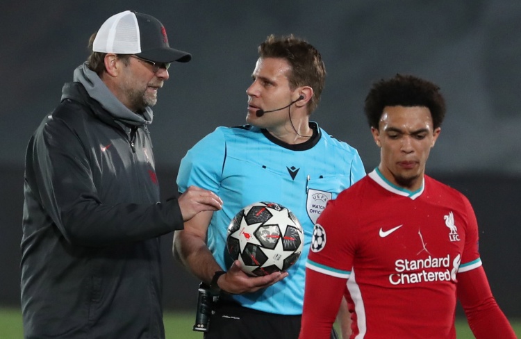 欧战悬念拉满！豪门翻车？巴萨遇克星，法兰克福死磕到底!